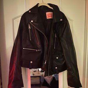 Levi’s women’s black leather jacket XL new with tags!